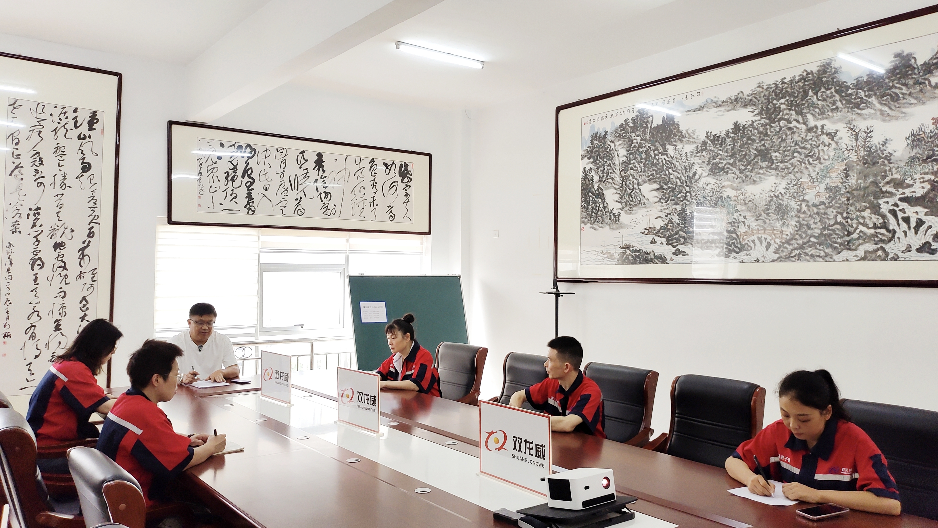 <strong>红七月 忆党史 诵辉煌——热烈庆祝中国共产党成立104周年                                                                       </strong>